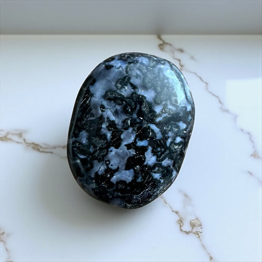 Galet Obsidienne flocon de neige