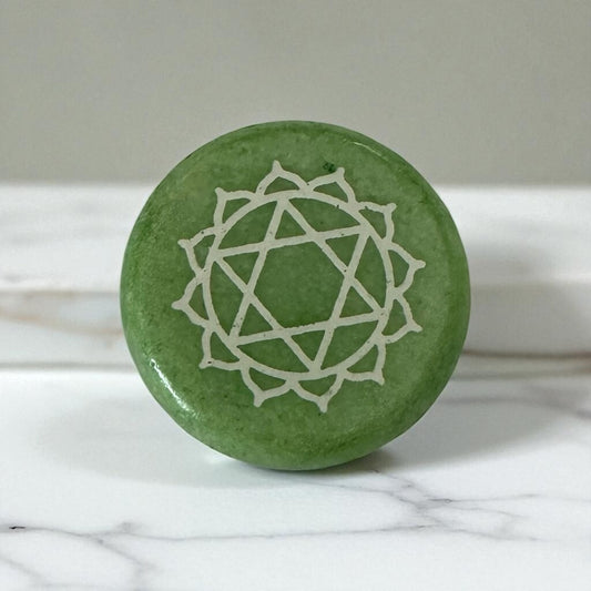 Pierre plate polie Chakra du coeur