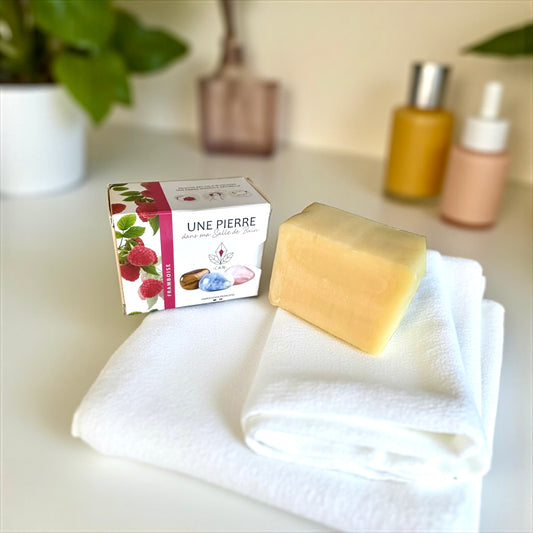 Savon framboise 140 g avec pierre roulée à l'intérieur