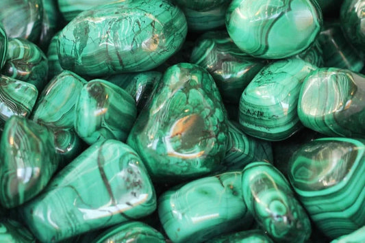 Quelles sont les propriétés et bienfaits de la pierre verte en lithothérapie ?