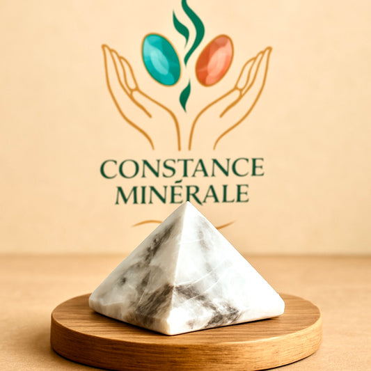 Pyramide en Pierre de Lune