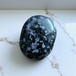 Galet Obsidienne flocon de neige