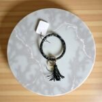 Porte-clés noir pompon