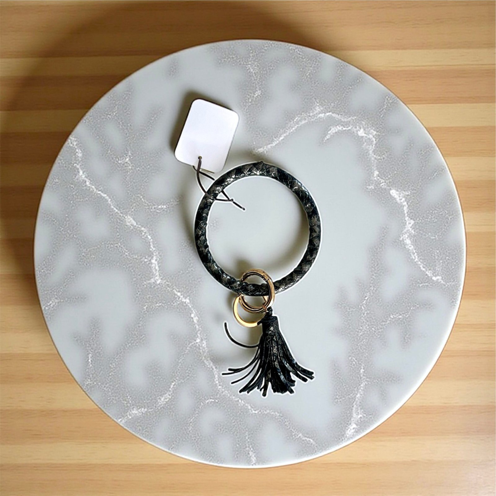Portecle1.jpg Porte-clés noir pompon