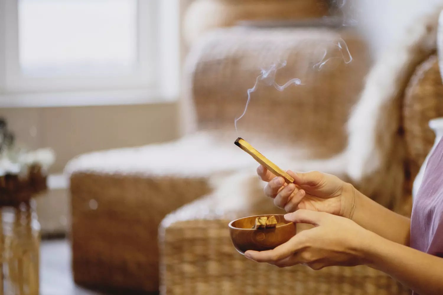 Bienfaits du palo santo : bâton de bois sacré qui fume