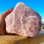 Quartz rose : pierres roulées roses et cœur en quartz
